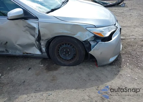 2017 Toyota Camry Le z USA, uszkodzony, nr VIN 4T1BF1FK6HU731523